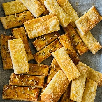 Cheese and herbs puff pastry snacks.jpg