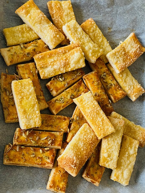 Cheese and herbs puff pastry snacks.jpg