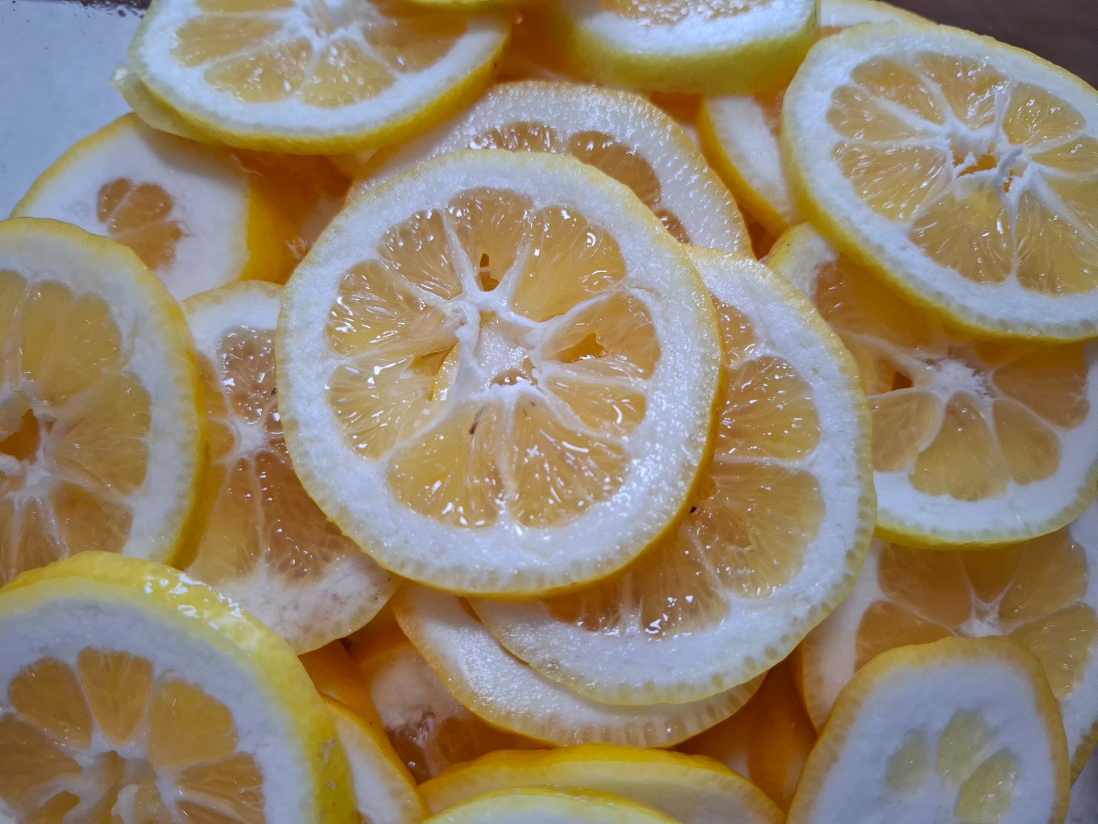 Sliced lemons